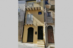 One bedroom townhouse- Suitable for remote working, Cianciana
